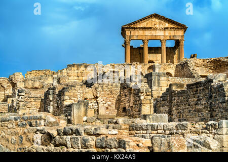 Il Campidoglio romano a Dougga. Patrimonio UNESCO sito in Tunisia Foto Stock