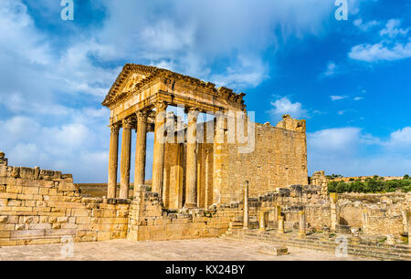 Il Campidoglio romano a Dougga. Patrimonio UNESCO sito in Tunisia Foto Stock