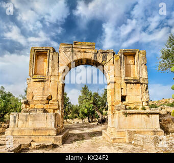 Arco di Imperatore Severo Alessandro a Dougga. Patrimonio UNESCO sito in Tunisia Foto Stock