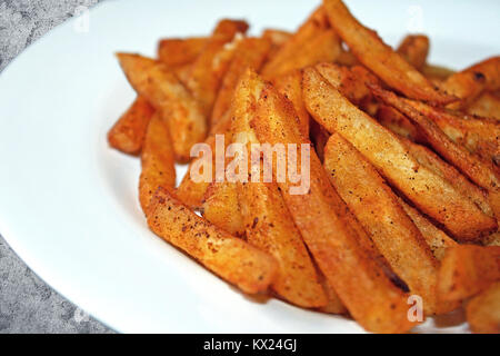 Cotta al forno patatine fritte piccante Foto Stock