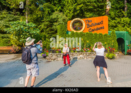 I turisti in Butchart Gardens in Victoria, British Columbia, Canada Foto Stock