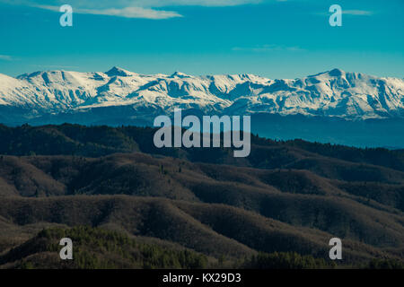 Vista Montagna da tsepelovo village (zagorochoria) in Grecia Epiro Foto Stock