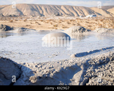 Fango attivo vulcano in Gobustan, Azerbaigian Foto Stock