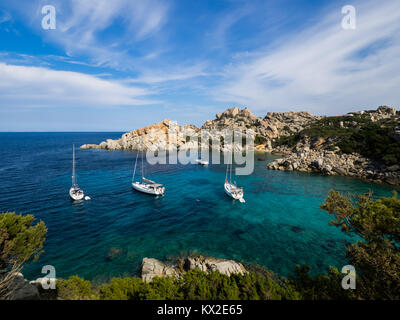 Ancoraggio barche a Capo Testa, Sardegna Foto Stock