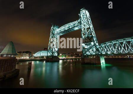 Un fuori uso Bridge crossing dal Kop van Zuid a Noordereiland a Rotterdam. Foto Stock