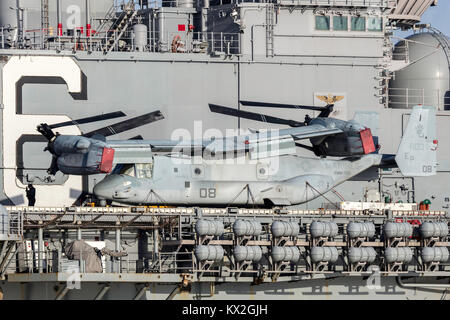 Bell Boeing MV-22 Osprey aeromobile a rotore inclinabile dal Corpo della Marina degli Stati Uniti sul ponte di Stati Uniti Foto Stock