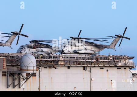 Sikorsky CH-53 sollevamento pesante elicotteri di trasporto dal Corpo della Marina degli Stati Uniti (Marine Expeditionary Unit Foto Stock