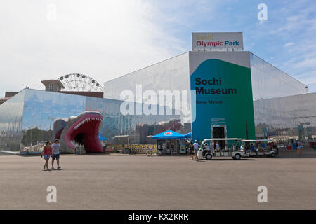 Adler, Regione Krasnodar, Russia - Luglio 8, 2016: il complesso espositivo "Museo ochi' nel Parco Olimpico, resort city Sochi Foto Stock