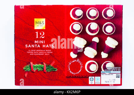 Scatola di M&S 12 mini cappelli di Babbo Natale - croccante base di meringa e rabboccato con panna alla vaniglia e gelatina di lamponi Foto Stock