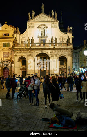 Chiesa di San Salvator, Kostel Nejsvětějšího Salvátora, Praga illuminata di notte Foto Stock