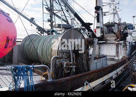 La pesca commerciale peschereccio ormeggiato a un dock in Steveston, British Columbia Foto Stock