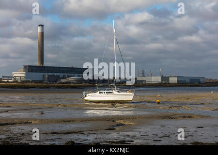 Fawley Power Station 2018 (decommisioned 2013), Southampton acqua, Solent, Calshot, Hampshire, Inghilterra, Regno Unito Foto Stock