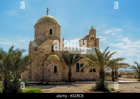 Chiesa greco-ortodossa di San Giovanni Battista in Al-Maghtas, luogo storico del battesimo di Gesù Cristo, Giordania Foto Stock