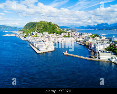 Antenna Alesund vista panoramica da Fjellstua Utsiktspunkt o punto di vista Fjellstua sul Monte Aksla in Alesund, Norvegia Foto Stock