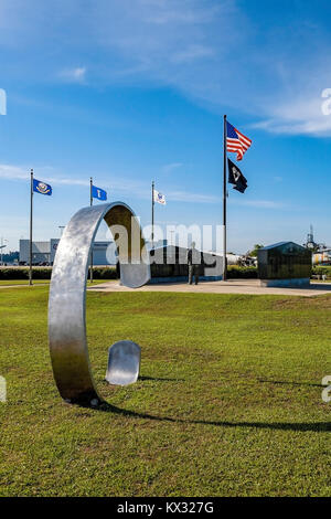 Il Vietnam Memorial, corazzata Park, Mobile, Alabama. VVA locale capitolo n. 701 Veterani costruito la parete. 175 uomini nome sono elencati sulla parete. Foto Stock