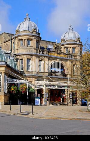 Vista frontale della Opera House, Buxton, Derbyshire, Inghilterra, Regno Unito, Europa occidentale. Foto Stock