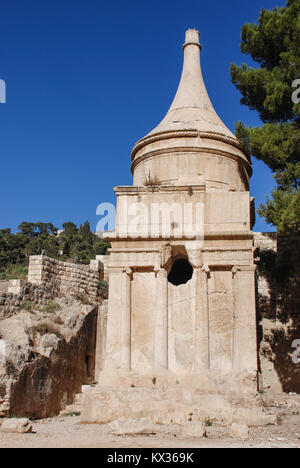 Immagine verticale della tomba di Absalom cimitero situato sul Monte degli Ulivi di Gerusalemme, Israele. Foto Stock