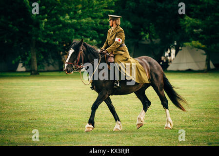 WWII combat medic a cavallo Foto Stock