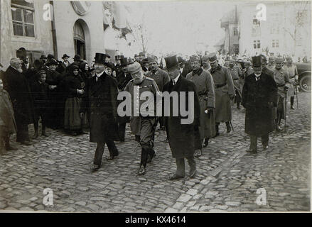 Questa fotografia mostra re Ludovico III di Baviera in visita al comando del gruppo d'armate a Sighișoara il 7 novembre 1916, documentando la leadership militare e l'attività della prima guerra mondiale. Foto Stock