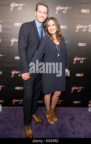 New York, NY - Giugno 27, 2017: Peter Hermann, Mariska Hargitay assiste il giovane stagione quattro Premiere Party presso il sig. viola Foto Stock