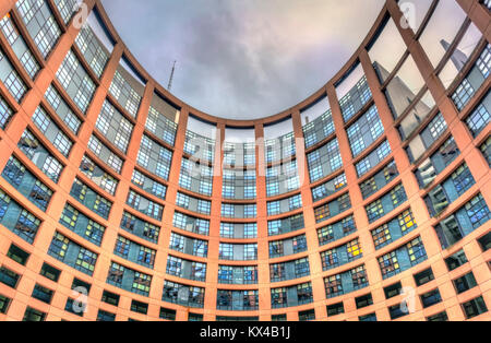 Cortile interno dell'edificio del Parlamento europeo a Strasburgo, Francia Foto Stock