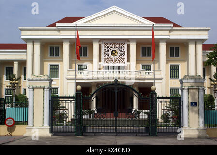 Palazzo comunista nel centro di Hanoi, Vietnam del nord Foto Stock