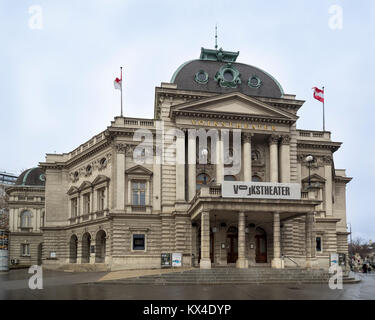 VIENNA, AUSTRIA - 04 DICEMBRE 2017: Vista esterna dell'edificio del Volkstheater Foto Stock