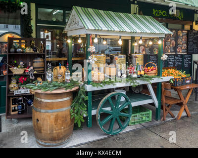 VIENNA, AUSTRIA - 04 DICEMBRE 2017: Carino mercato barrow al Naschmarkt Foto Stock