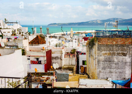 Veduta dello skyline di Tangeri e tetti, Marocco Foto Stock