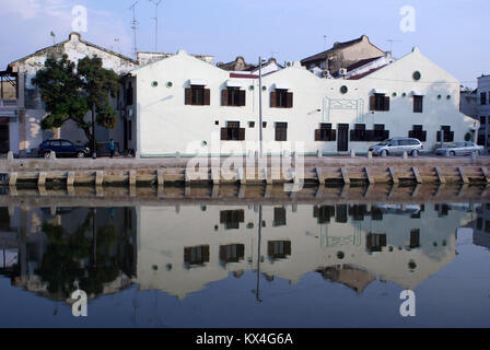 Case sul fiume di Melaka, Malaysia Foto Stock