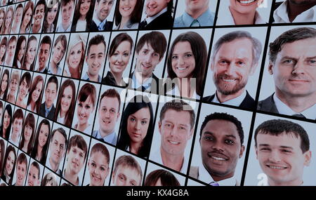 Molti i ritratti di isolato di persone Foto Stock