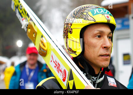 Bischofshofen, Austria. 06th, Jan, 2018. Kasai Noriaki dal Giappone prima che il turno di prova il giorno 8 del 66 quattro colli ski jumping nel torneo di Bischofshofen, Austria, 06 gennaio 2018. (Foto) Alejandro Sala/Alamy Live News Foto Stock