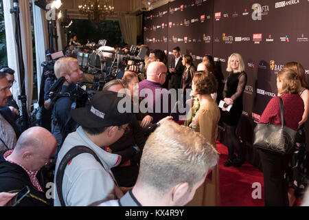 Los Angeles, Stati Uniti d'America. 07Th gen, 2018. E rilassante atmosfera che si respira durante il BAFTA Los Angeles Awards stagione Tea Party al Hotel Four Seasons di Beverly Hills, in California, USA, il 06 gennaio 2018. Credito: Hubert Boesl - nessun filo SERVICE - Credit: Hubert Boesl/dpa/Alamy Live News Credito: dpa picture alliance/Alamy Live News Foto Stock