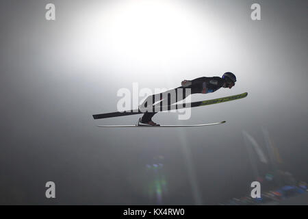 Bischofshofen, Austria. 06th, Jan, 2018. Gregor Schlierenzauer dall Austria compete al primo round al giorno 8 del 66 quattro colli ski jumping nel torneo di Bischofshofen, Austria, 06 gennaio 2018. (Foto) Alejandro Sala/Alamy Live News Foto Stock