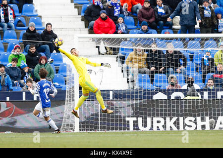 Madrid, Spagna. 07Th gen, 2018. Ivan Cuellar Leganes (FC). Alvaro Odriozola (Real Sociedad), in azione durante la Liga match tra Leganes FC vs Real Sociedad al Municipal de Butarque stadium in Spagna a Madrid, 7 gennaio 2018 . Credito: Gtres Información más Comuniación on line, S.L./Alamy Live News Credito: Gtres Información más Comuniación on line,S.L./Alamy Live News Foto Stock