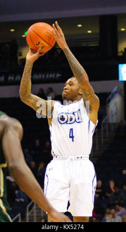 Dicembre 30, 2017 - Old Dominion monarchi guard Ahmad speleologo (4) spara la sfera durante la Charlotte 49ers vs Old Dominion monarchi gioco al Ted Centro costante in Norfolk, Virginia Old Dominion battere Charlotte 89-58. Jen Hadsell/CSM Foto Stock