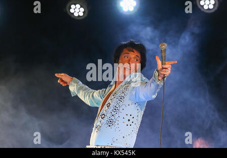 Birmingham, Regno Unito. Il 6 gennaio, 2018. Un concorrente di speranza alle finali di Elvis al campionato europeo all'Hilton Hotlel, NEC di Birmingham. Credito: Pietro Lopeman/Alamy Live News Foto Stock