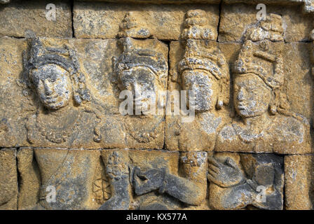 Le donne sulla parete di Borobudur, Java, Indonesia Foto Stock