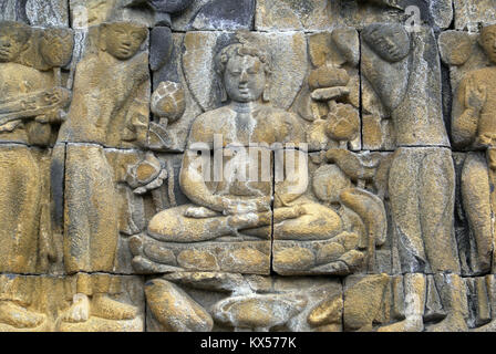 Buddha e le donne sulla parete di Borobudur, Java, Indonesia Foto Stock