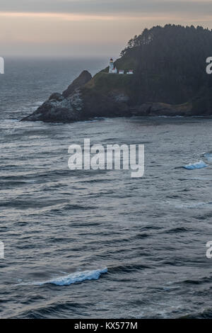 Luce morbida su Heceta Head Lighthouse lungo la costa dell'Oregon Foto Stock