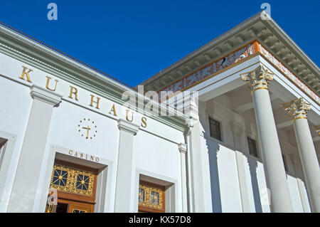 BRD, Baden-Württemberg, Baden-Baden, Kurhaus mit dem berühmten Casino, 1821-23 erbaut von Friedrich Weinbrenner mit korinthischer Säulenfront und zwei Foto Stock