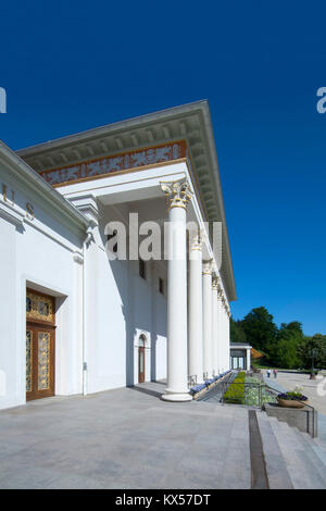 BRD, Baden-Württemberg, Baden-Baden, Kurhaus mit dem berühmten Casino, 1821-23 erbaut von Friedrich Weinbrenner mit korinthischer Säulenfront und zwei Foto Stock