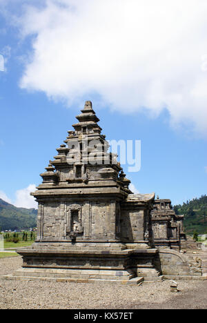 I templi di Arjuna complessa, altopiano Dieng, Java Foto Stock