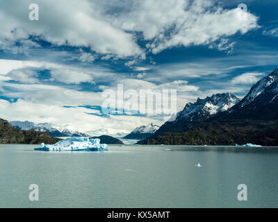 Grigio ghiaccio e Lago grigio, Parco Nazionale Torres del Paine, Cile. Foto Stock