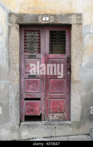 Vecchia Porta Rossa a Porto, Portogallo Foto Stock
