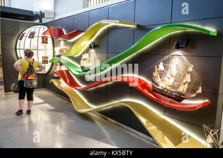 Lisbona Portogallo,Baixa,centro storico,Terreiro do Paco,Praca do Comercio,Piazza del Commercio,Lisboa Story Center,Centro,mostra collezione muse Foto Stock