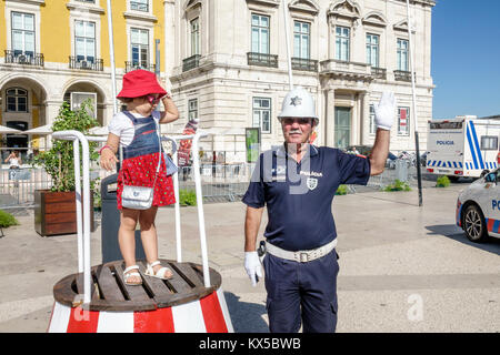 Lisbona Portugal,Baixa,centro storico,Terreiro do Paco,Praca do Comercio,Piazza del Commercio,Exposition anniversario,Policia de Seguranca Publicica,PSP,Publi Foto Stock