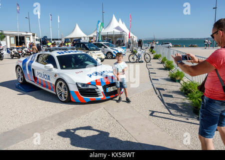 Lisbona Portugal,Baixa,centro storico,Terreiro do Paco,Praca do Comercio,Piazza del Commercio,Exposition anniversario,Policia de Seguranca Publicica,PSP,Publi Foto Stock