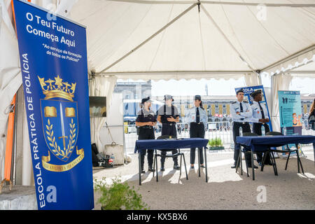 Lisbona Portugal,Baixa,centro storico,Terreiro do Paco,Praca do Comercio,Piazza del Commercio,Exposition anniversario,Policia de Seguranca Publicica,PSP,Publi Foto Stock