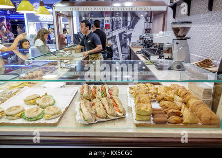 Lisbona Portogallo,Sao Sebastiao,El Corte Ingles,megastore,grandi magazzini,caffetteria,tavoli da tavola plaza ristoranti casual,venditori ambulanti venditori s Foto Stock